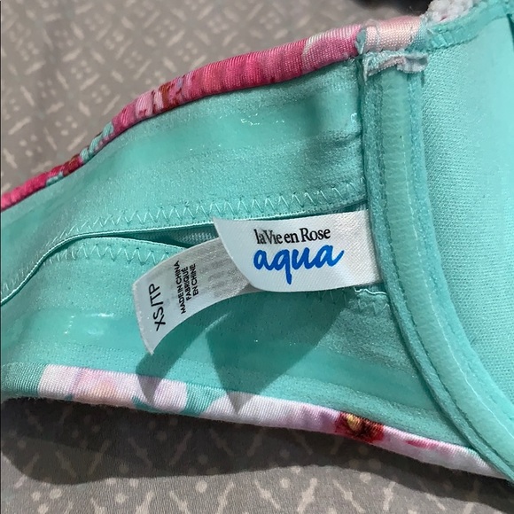 LaVie en Rose Floral XS swimsuit 🌸 - Picture 5 of 8